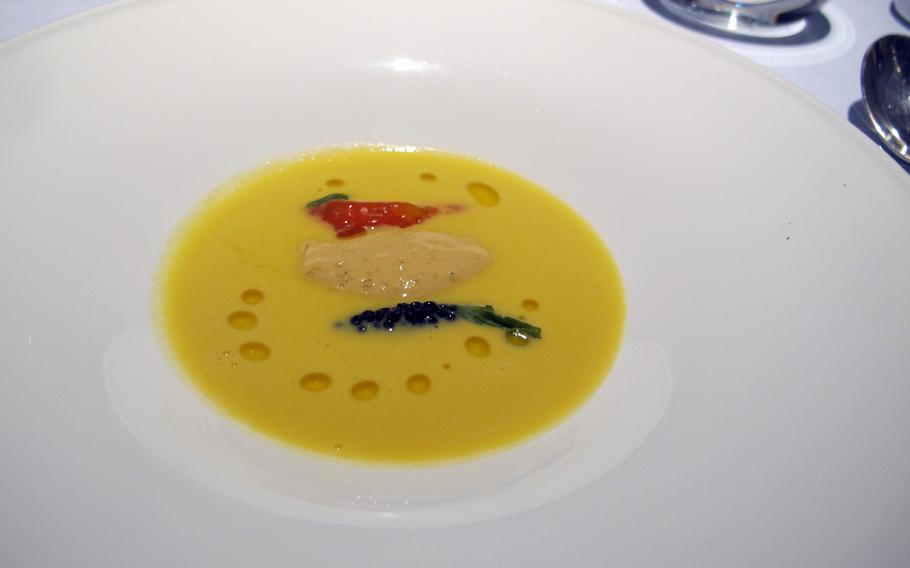 El Coq's five-course tasting menu includes numerous "amuse bouches"  both before and after the listed courses.