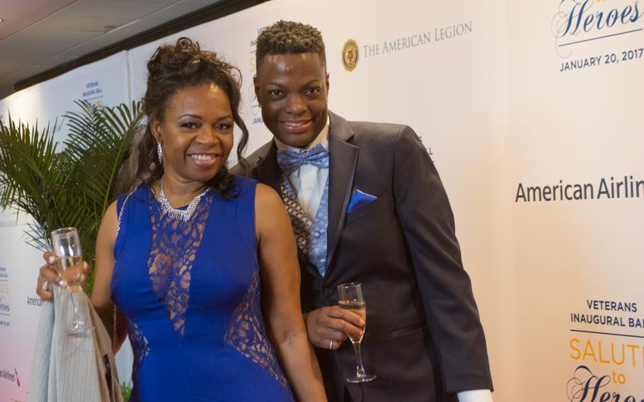 Guests pause on the red carpet at the Veterans Inaugural: Salute to Heroes in Washington, D.C., Jan. 20, 2017.